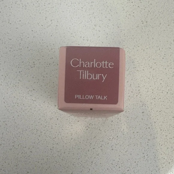 [MAKEUP] Charlotte Tilbury Matte Revolution Lipstick Pillow Talk Nude Pink - Picture 3 of 8